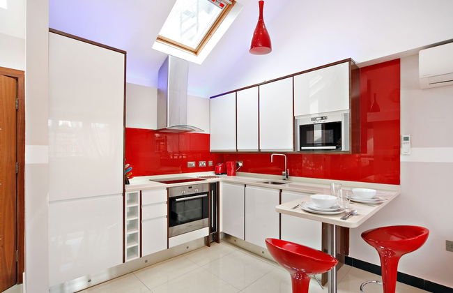 Baker Street Suites - Photo 52