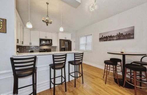 2-Bed 2-Bath Apt - Close to UC w/ Free Parking - Foto 2