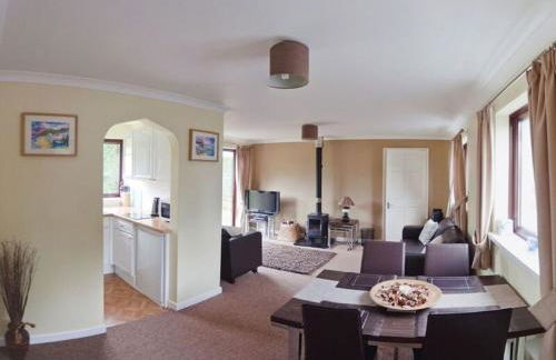 3 Bed Cottage-Sleeps 6-Garden-Hot Tub-Games Room - Photo 9