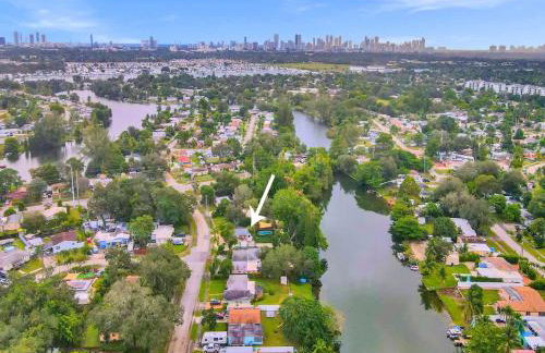 Lakefront Villa with Heated Pool Kayaks and Outdoor Fun - Foto 38