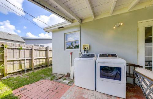 Fenced-In Yard Home 3 Mi to Hard Rock Stadium! - Photo 20
