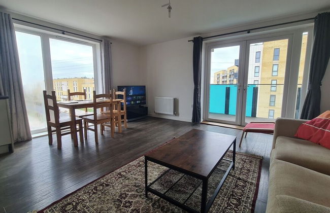 Barking 2 Bed Apt With Parking & Good Travel Links - Foto 15