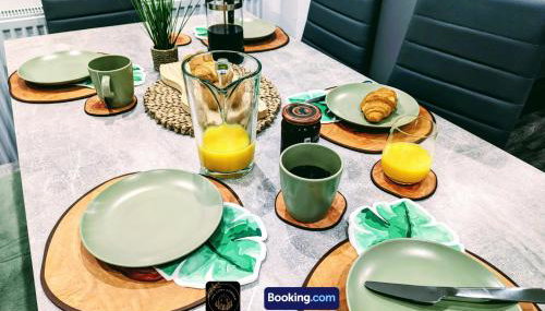 Modern 4-Bed House, Free Parking & WiFi in Swinton - Foto 5