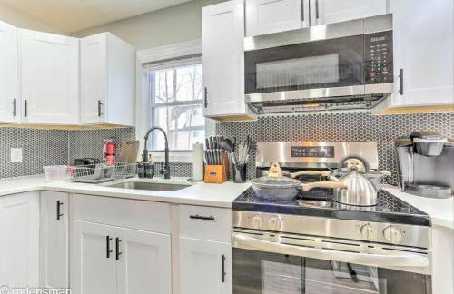 The Hut House 3BR 3BA Game Room Massage Chair - Foto 59