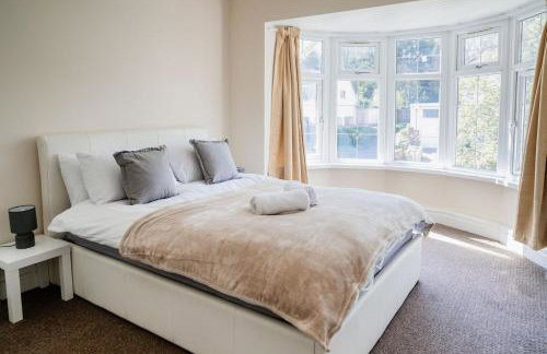 Spacious 6 bedroom House in Dudley with optional Nursery-Drive and Garage-Families and Contractors Welcome - Foto 5