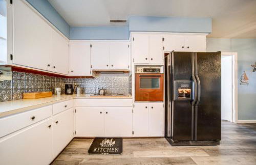 Lake Erie Escape Family-Friendly Home with Patio - Photo 9