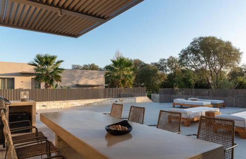 Athina Luxury Villa, with Pool & Walk to the Beach, By ThinkVilla - Foto 19