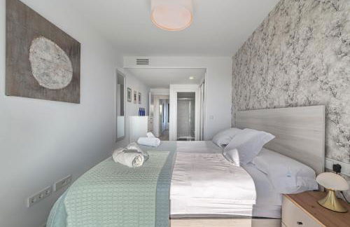 One80 Residences New corner Apartment with amazing sea view to Gibraltar & Africa - Photo 3