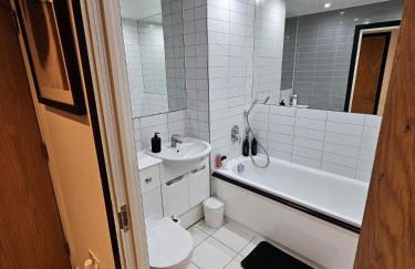 Lavish London Apartment - Secure with parking - Foto 6