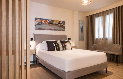 Puerta Catedral Suites - Photo 40