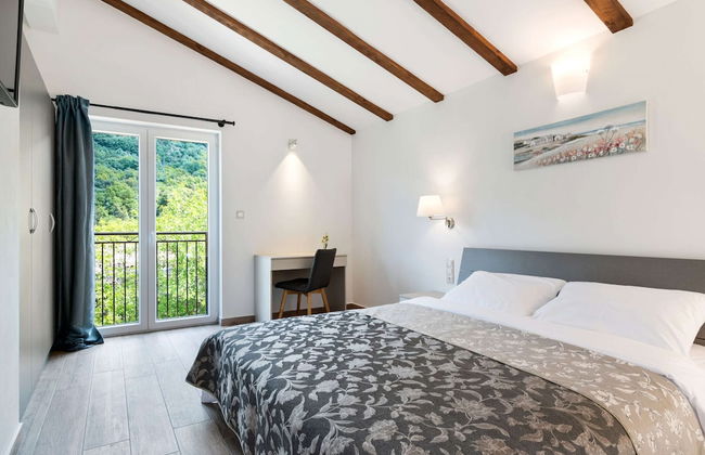 Quaint Holiday Home near Buzet with Terrace - Foto 3