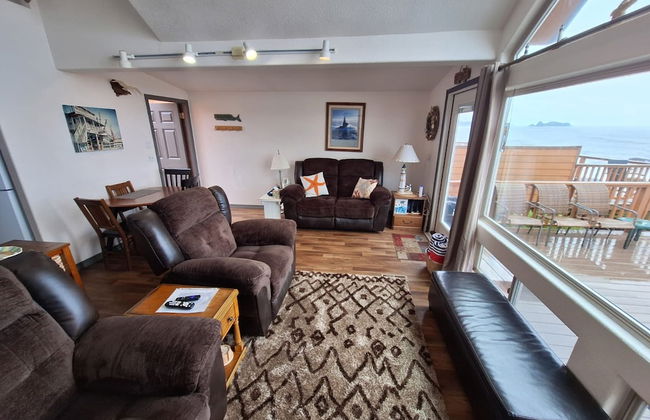 Ocean Front Cabin 14 w Jacuzzi Gorgeous Views - Photo 10