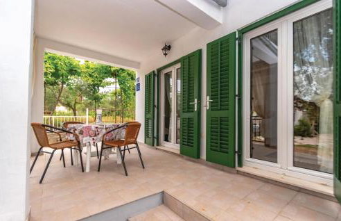 2 Bedroom Lovely Apartment In Osobljava - Foto 9