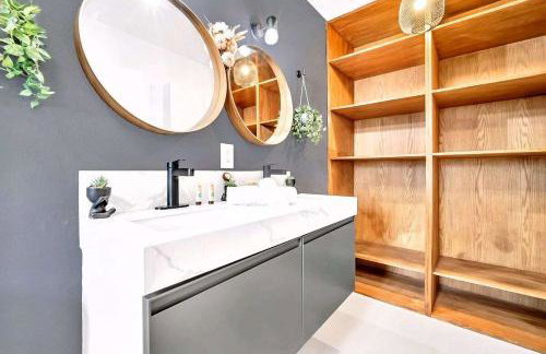 Bright 4BR North Miami Villa Close to Beaches and Huge Backyard - Foto 26