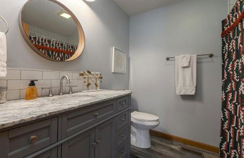 Upscale Lakefront Home w Dock & Kayaks - Photo 22