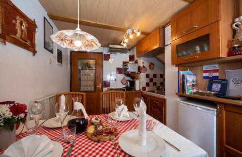 Apartment Pod Lipom - Photo 12