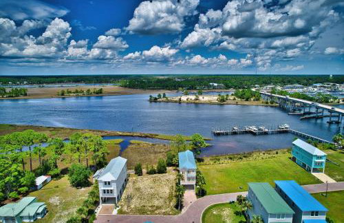 Riverfront Carrabelle Home with Furnished Patio! - Foto 30