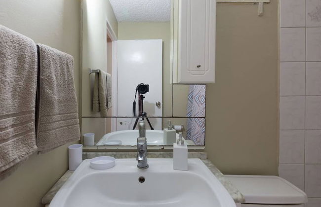 Kingston Most Centrally Located One Bdrm - Foto 17