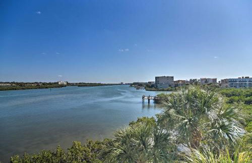 Large Balcony and Water Views Indian Shores Condo! - Foto 15