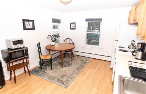 Centrally Located Winooski Apartment - Photo 2