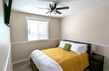 Cute Spacious Home - Photo 11