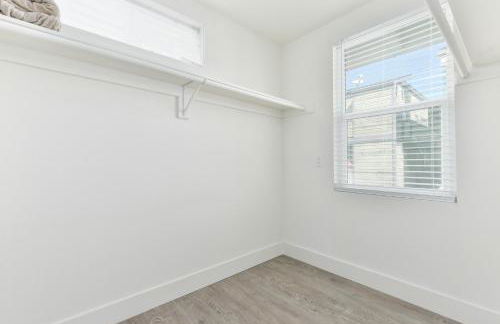 Sunset Island 3 Level Home on the Water sleeps 10 - Photo 44