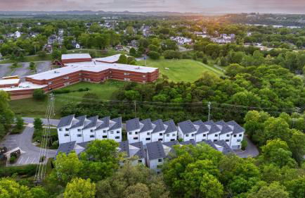 Luxe 4bdr w/ Balcony & Parking, 10 Mins to Broadway 9th Avenue by Avantstay - Foto 77