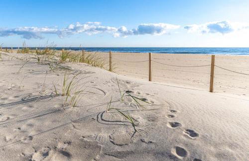 Oceanfront 2 Bedroom Modern Beach Condo w Pool - Foto 51