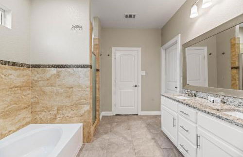 Spacious Grand Prairie Getaway - Foto 26