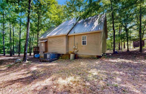 1 Mi to Pickwick Lake! Tranquil Wooded Cabin - Foto 22