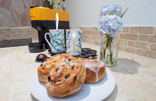 Heron Stays Bath- Historic Pub Retreat, Original Beams, Parking, Sleeps 9, 3 Miles to Bath Central - Photo 25