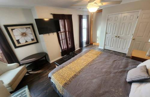 Large near Shops/Dining & easy access to freeway - Foto 51