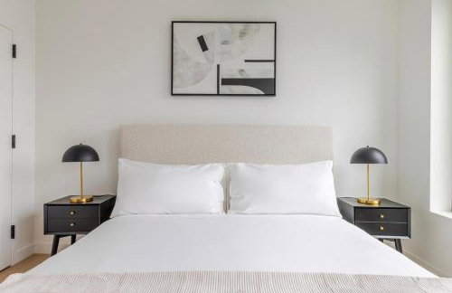 Blueground Greenpoint pool nr Transmitter Park NYC-2229 - Photo 6