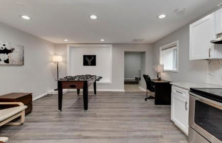 Stylish 3BR 3BA Colonial House by CozySuites - Foto 27