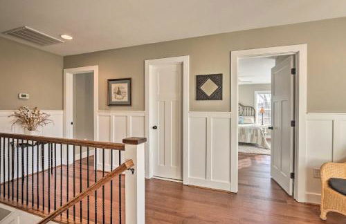 Morrisonville Manor with Fire Pit and Hot Tub! - Foto 12