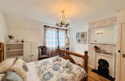 Bright 3 bedroom house with private garden near Edinburgh - Woodside home - Foto 8