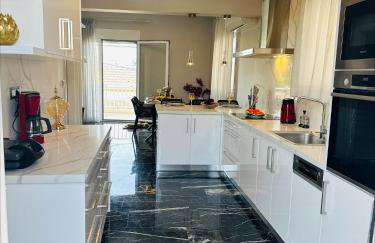 Flev's House with Jacuzzi & Rooftop BBQ - Photo 7