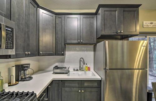 Secluded Butte Meadows Cabin with Deck and Grill! - Foto 9