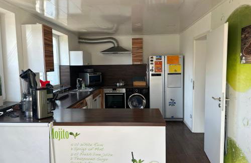 Zimmer HomeOffice Küche WLAN TV mit Terrasse&Grill +Fahrrad - Foto 3