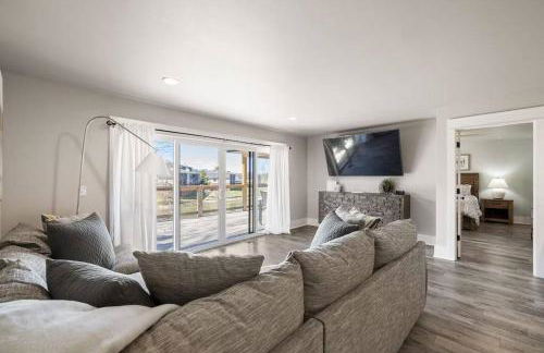 The Fox Den 4BR/3BA- Near HWY 12 Bridge-Lakefront - Foto 37