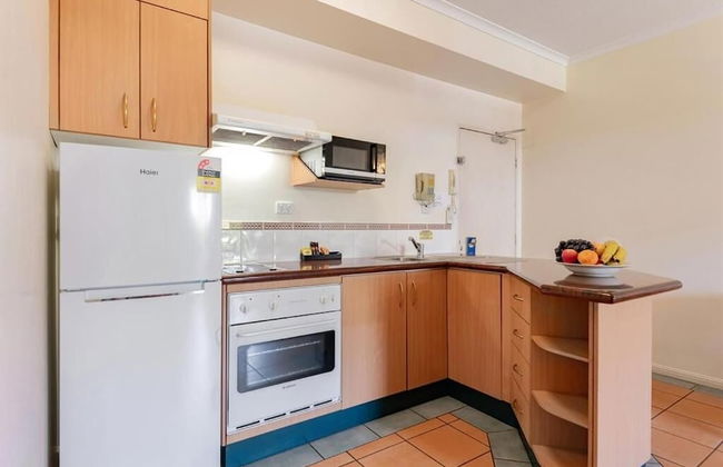 Mid City Luxury Suites - Photo 10