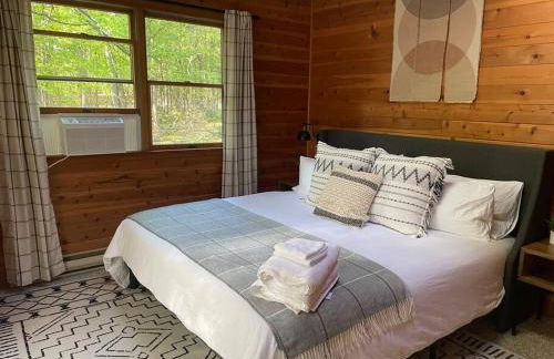 Luxe Lake Harmony Home, Game Room, Firepit, Deck - Foto 21