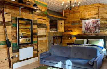 Willow Court Farm-Studio North & Petting Farm, 8 mins from Legoland & Windsor, 15 mins from Lapland UK - Photo 1