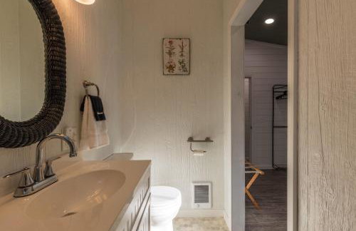 Cozy Spring Night HotTub Firepit PetFriendly Patio - Foto 31