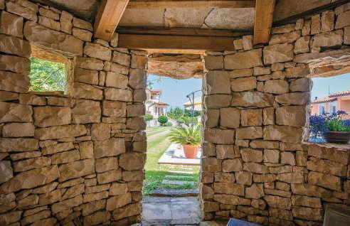 5 Bedroom Beautiful Home In Labin - Photo 23