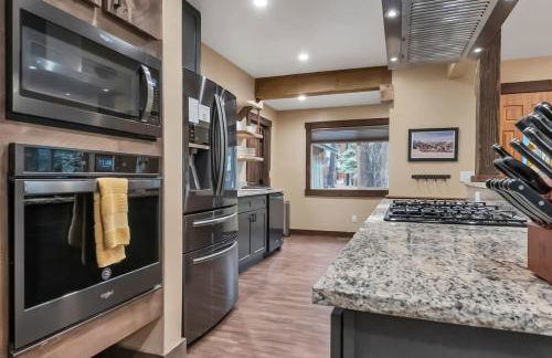 3BD with Hot Tub Two Minutes from King Beach - Foto 13