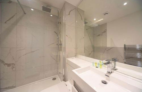 Modern 1 Bed Apartment in Gravesend w Games Room - Foto 18