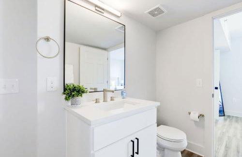 Stylish 2BR Haven - Minutes from DC & Airport - Foto 26