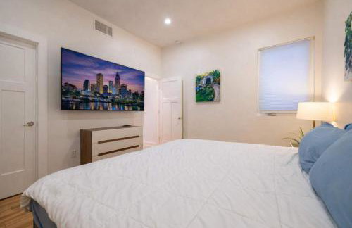 Modern Fountain Square Mansion with Hot Tub & Rooftop Patio- Family Friendly - Photo 20