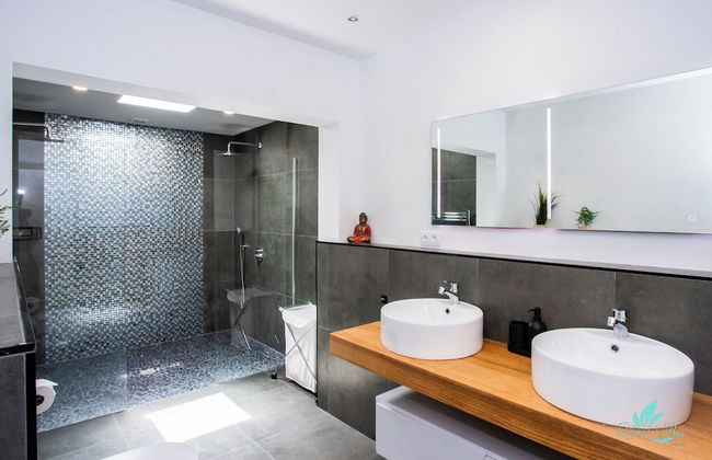 Gorgeous Newly Renovated 4-bedroom Villa! - Photo 16